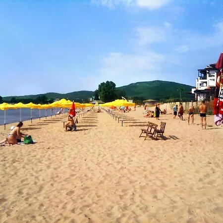 Apartment Golden Luxury On The Sand, Chernomoretz, Bulgaria *