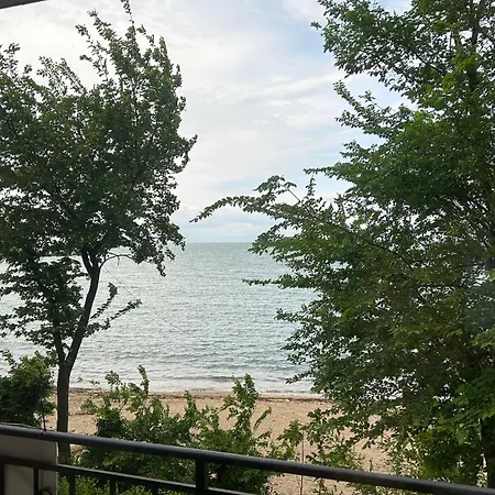 Golden Luxury On The Sand, Chernomoretz, Bulgaria Apartment *