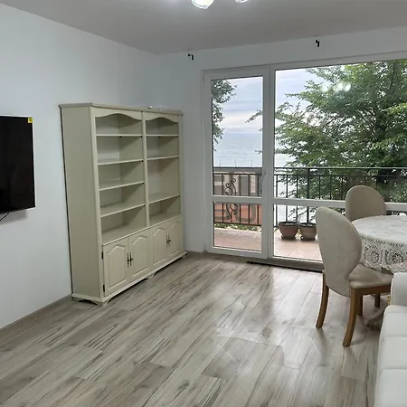 Apartment Golden Luxury On The Sand, Chernomoretz, Bulgaria